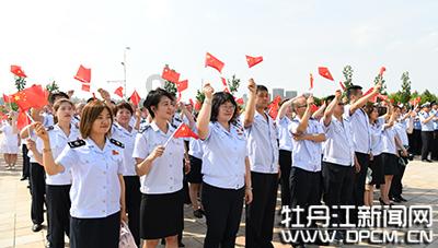 杨梅树施什么农家肥好？眼看春季来临，树叶黄黄的。